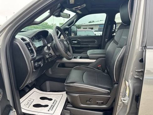 Used 2026 RAM 2500 Laramie AWD/4WD image 15