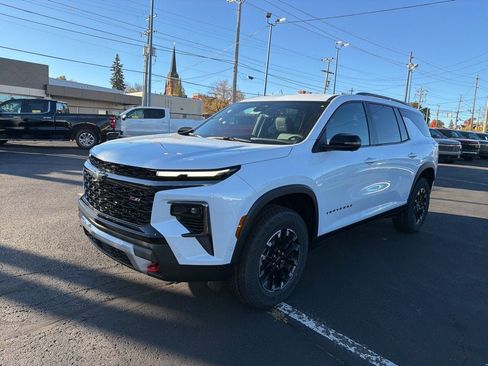 New 2026 Chevrolet Traverse Z71 w/ Enhanced Driving Package image 3