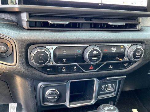 Used 2024 Jeep Wrangler Sport image 57