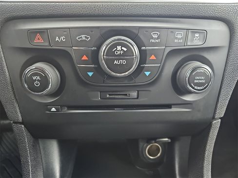 Used 2014 Dodge Charger SXT image 20