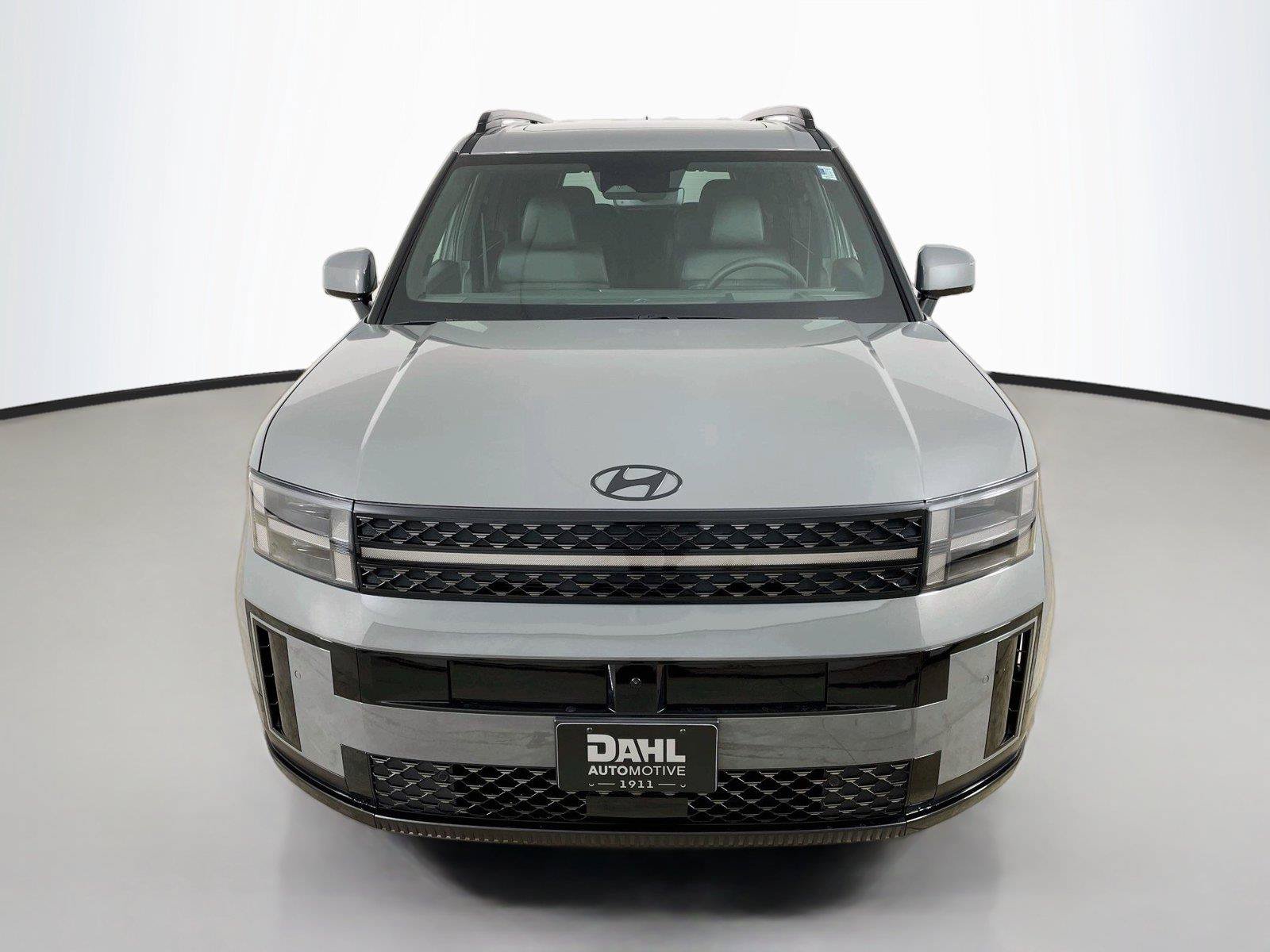 Used 2025 Hyundai Santa Fe Calligraphy AWD/4WD image 2