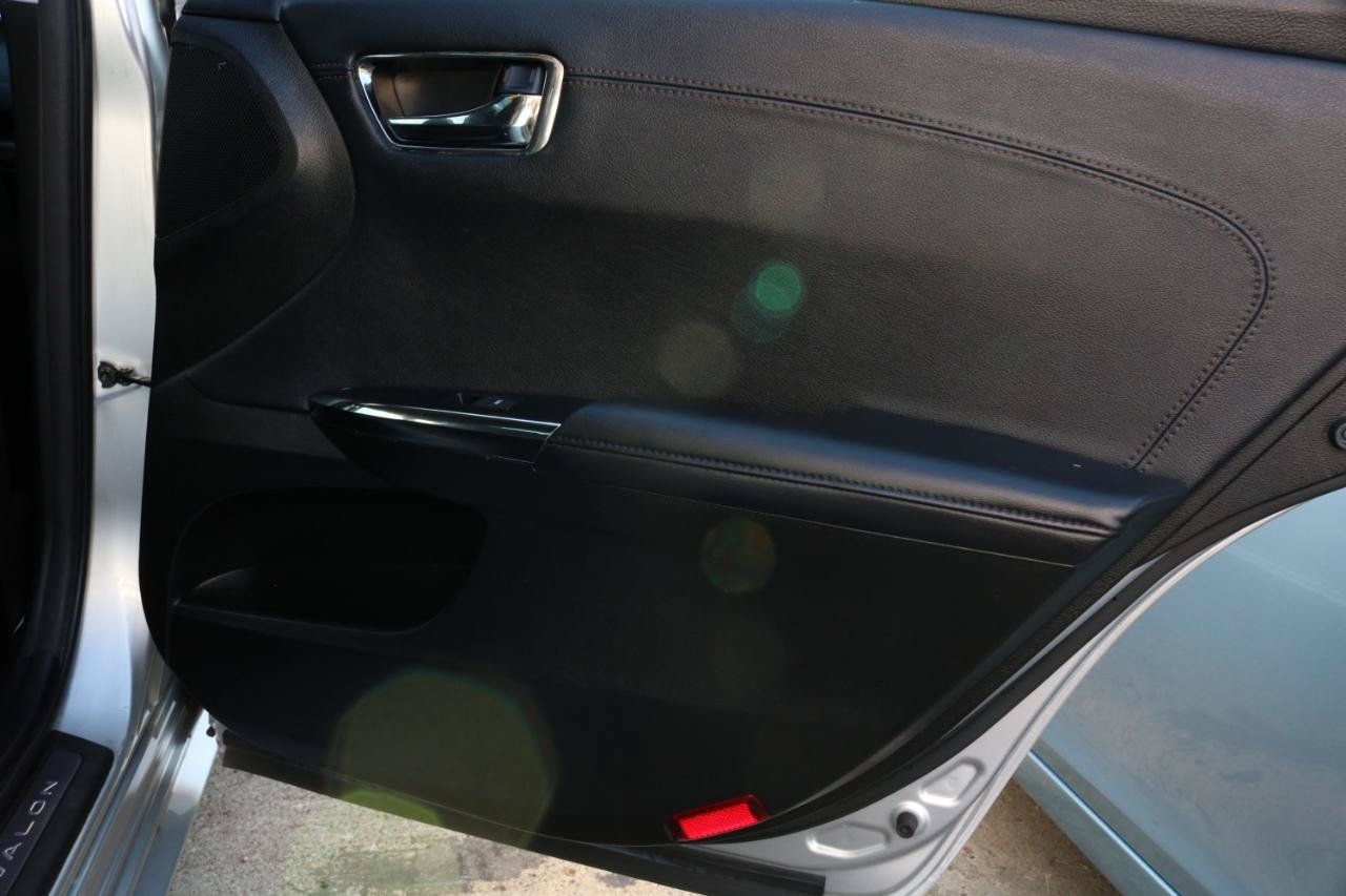 Used 2013 Toyota Avalon Limited FWD image 33