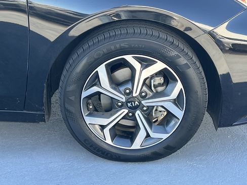 Certified 2021 Kia Forte LXS image 12
