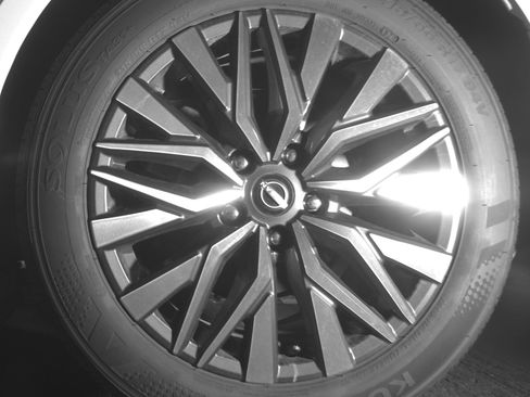 Used 2025 Nissan Altima 2.5 SV FWD image 11