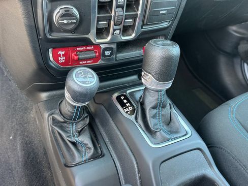 Used 2023 Jeep Wrangler Unlimited Rubicon 4xe AWD/4WD image 11