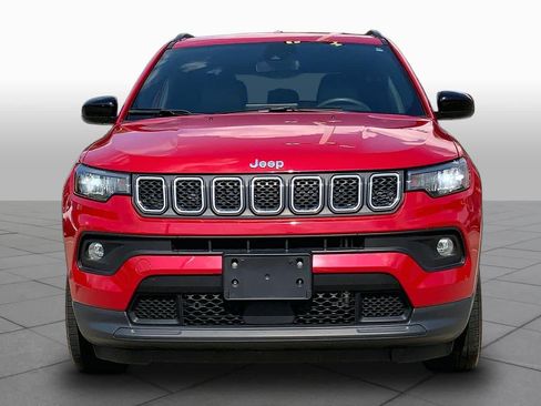 Used 2024 Jeep Compass Latitude AWD/4WD image 4