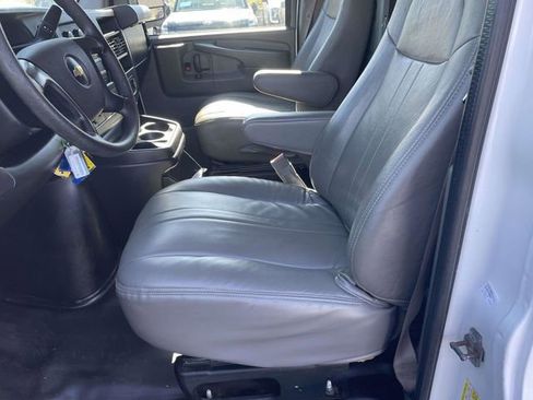 Used 2015 Chevrolet Express 2500 image 10