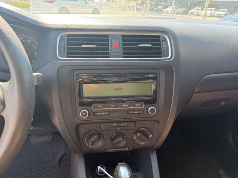 Used 2011 Volkswagen Jetta Sedan image 16