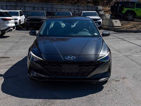 Used 2023 Hyundai Elantra SEL w/ Cargo Package FWD image 2