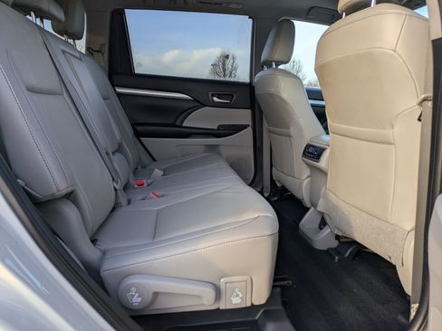 Used 2019 Toyota Highlander XLE image 26