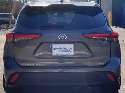 Used 2022 Toyota Highlander XLE image 60