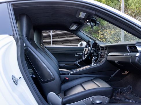 Certified 2019 Porsche 911 Carrera 4S image 44