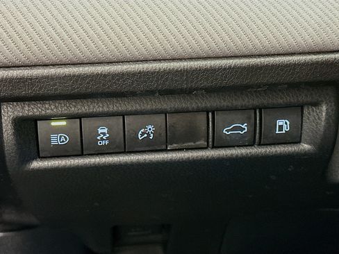 Used 2025 Toyota Camry SE FWD image 17