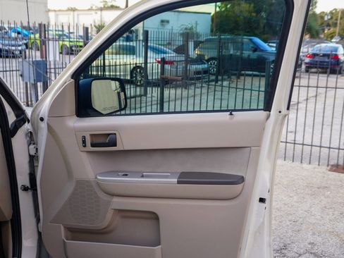 Used 2011 Ford Escape XLT image 16