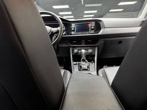 Used 2019 Volkswagen Jetta SE image 42