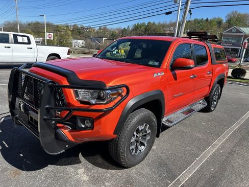 Used 2018 Toyota Tacoma TRD Off-Road image 1
