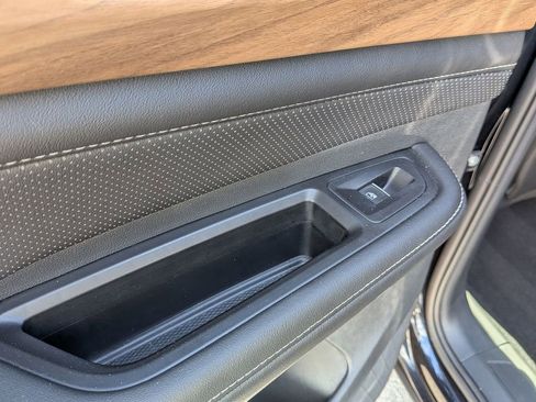 Used 2025 Volkswagen Atlas SE image 23