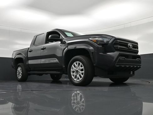 Used 2025 Toyota Tacoma SR5 RWD image 33