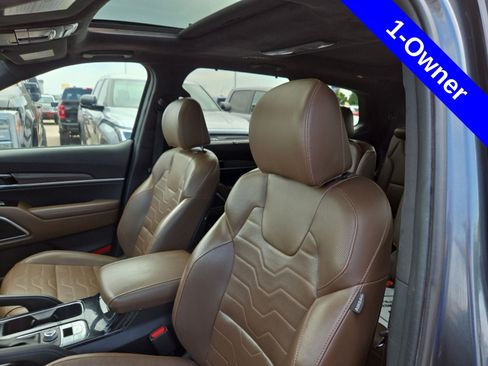 Used 2022 Kia Telluride SX w/ SX Prestige Package AWD/4WD image 2