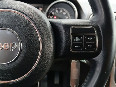 Used 2013 Jeep Grand Cherokee Laredo RWD image 25