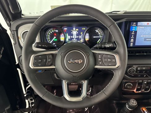 Used 2025 Jeep Wrangler Unlimited Sahara w/ Safety Group AWD/4WD image 11