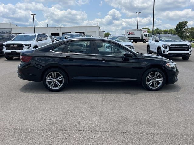 Used 2024 Volkswagen Jetta SE FWD image 3