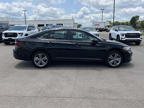 Used 2024 Volkswagen Jetta SE FWD image 3