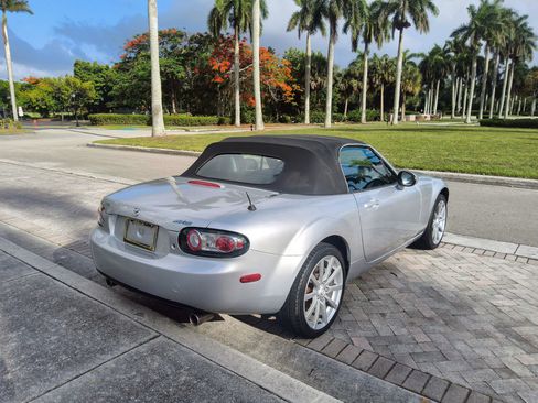 Used 2006 MAZDA MX-5 Miata Grand Touring RWD image 33