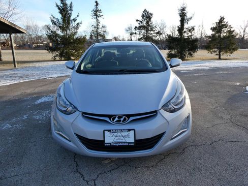 Used 2014 Hyundai Elantra SE w/ Option Group 02 FWD image 2