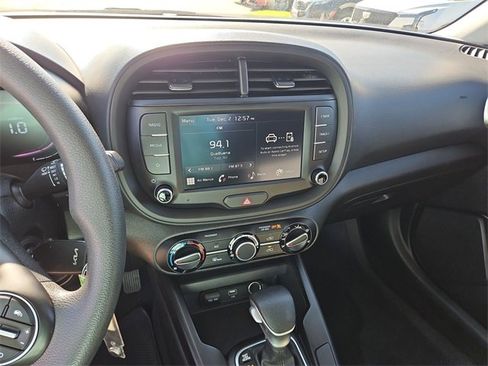 Used 2024 Kia Soul LX w/ LX Technology Package image 11