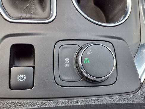 Used 2021 Chevrolet Traverse LT FWD image 13