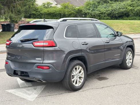Used 2016 Jeep Cherokee Latitude w/ Cold Weather Group AWD/4WD image 30