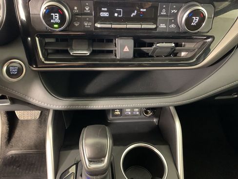 Used 2024 Toyota Highlander LE AWD/4WD image 27