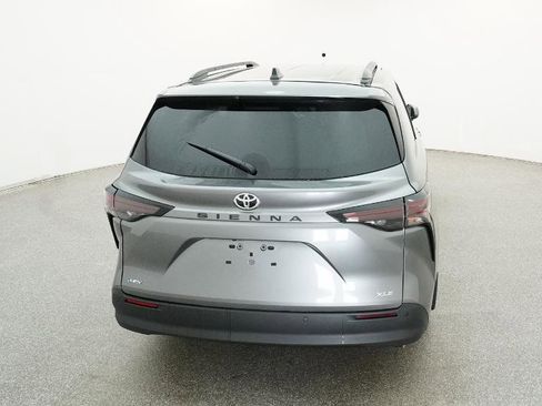 New 2026 Toyota Sienna XLE image 10