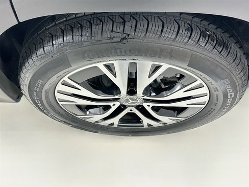 Certified 2025 Mercedes-Benz GLB 250 4MATIC image 33