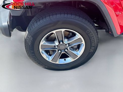Used 2019 Jeep Wrangler Unlimited Sahara AWD/4WD image 25