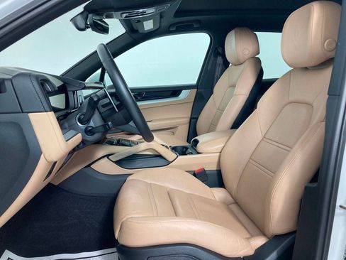 Certified 2024 Porsche Cayenne image 8