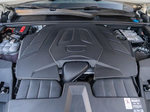 Used 2025 Porsche Cayenne image 29