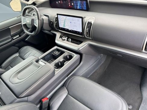 Certified 2025 Ford Expedition Max Platinum image 27