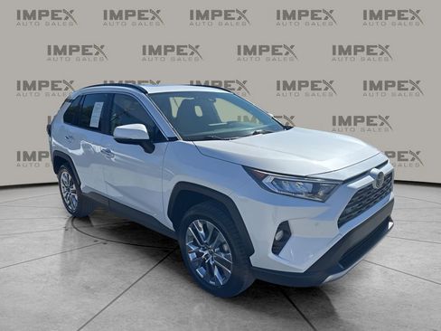 Used 2019 Toyota RAV4 Limited image 7