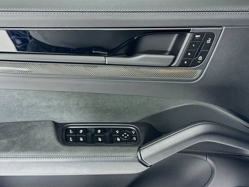 Certified 2026 Porsche Cayenne GTS AWD/4WD image 11