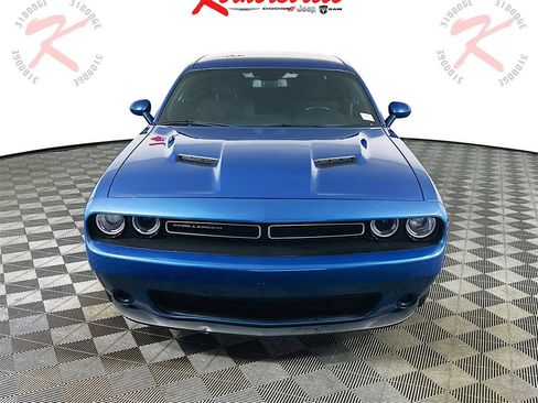 Used 2021 Dodge Challenger SXT image 2