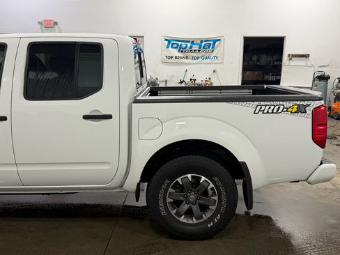 Used 2019 Nissan Frontier PRO-4X image 16
