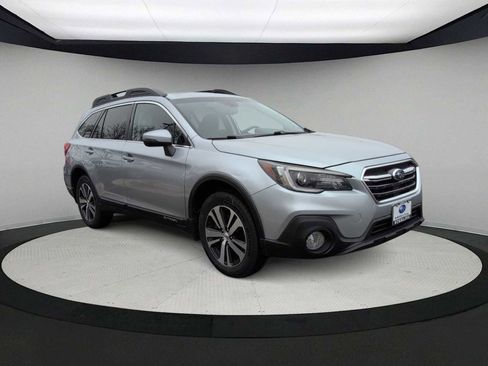 Used 2018 Subaru Outback 2.5i Limited image 2