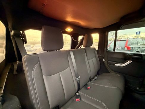 Used 2015 Jeep Wrangler Unlimited Sahara w/ Connectivity Group image 25