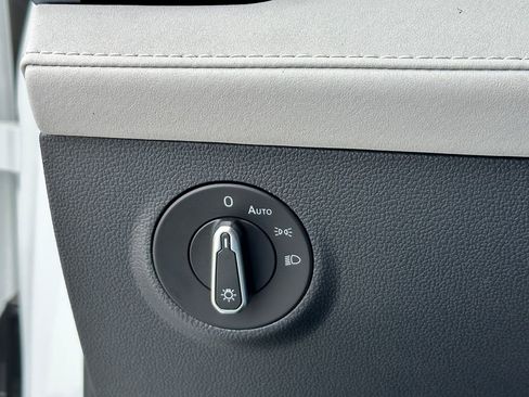 New 2026 Volkswagen Taos SE FWD image 18