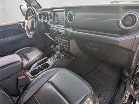 Used 2018 Jeep Wrangler Unlimited Sahara AWD/4WD image 20