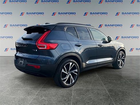 Used 2022 Volvo XC40 T5 R-Design w/ Advanced Package image 5