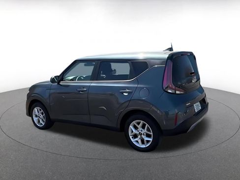 Used 2025 Kia Soul LX w/ LX Technology Package FWD image 10