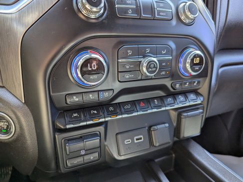 Used 2021 GMC Sierra 1500 Denali w/ Denali Ultimate Package AWD/4WD image 28